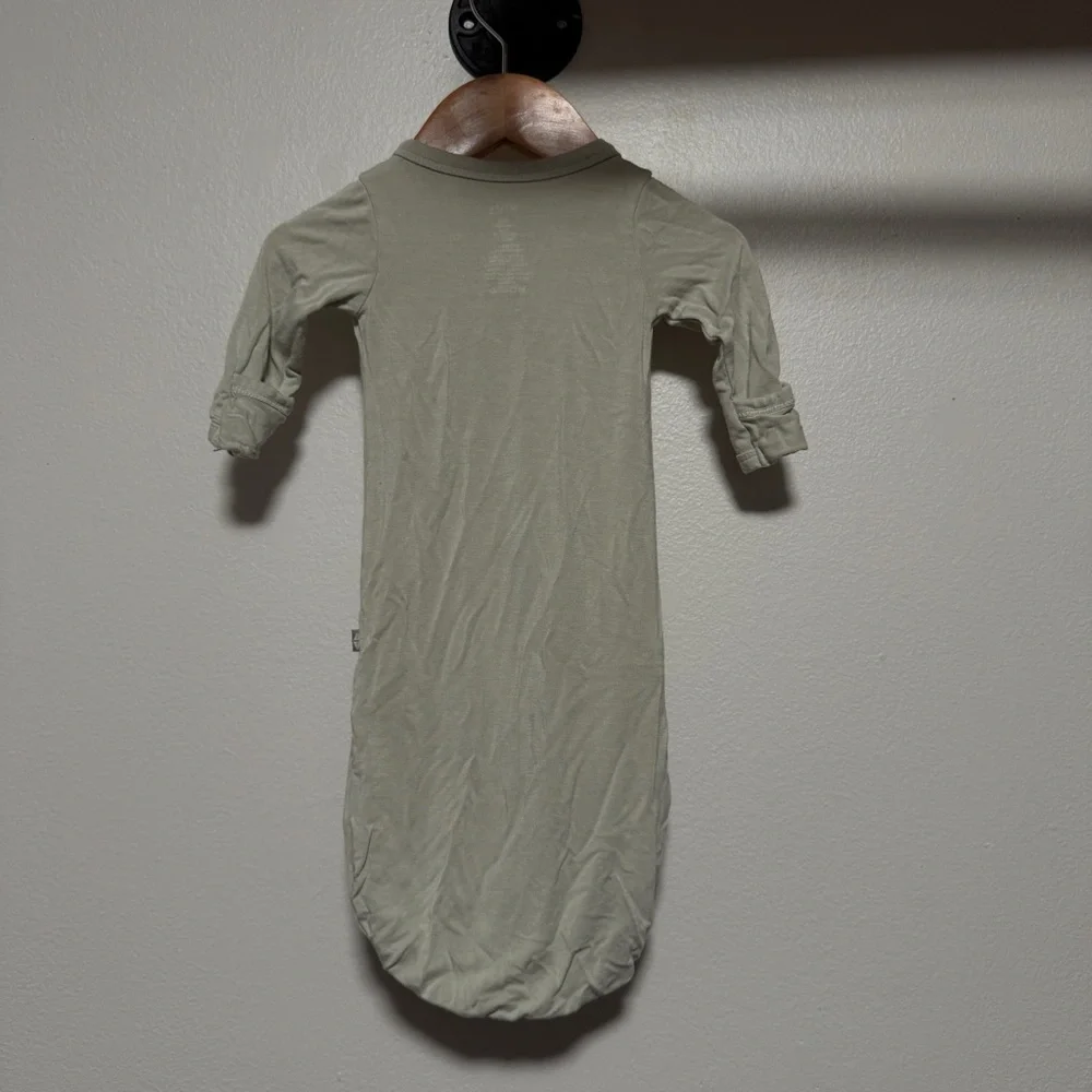Kyte baby bundler snap gown